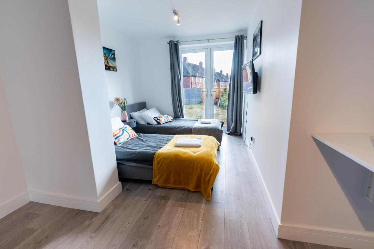 Flat 03 Studio Flat Near Aylesbury Station Free Parking Exterior foto