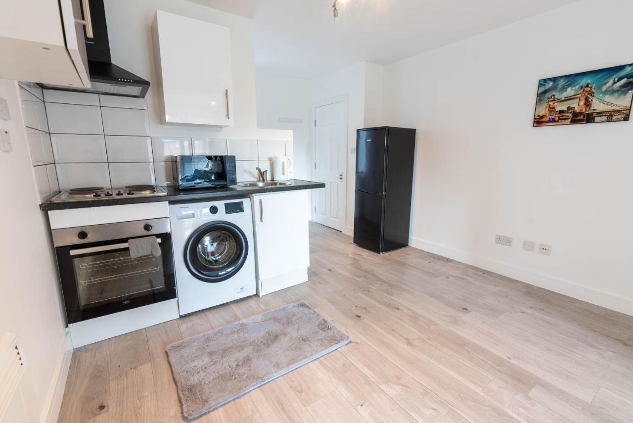 Flat 03 Studio Flat Near Aylesbury Station Free Parking Exterior foto